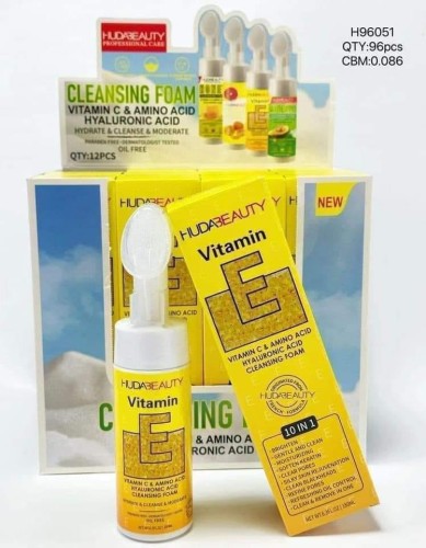 Huda Beauty Pianka Oczyszczająca do Twarzy Vit.E